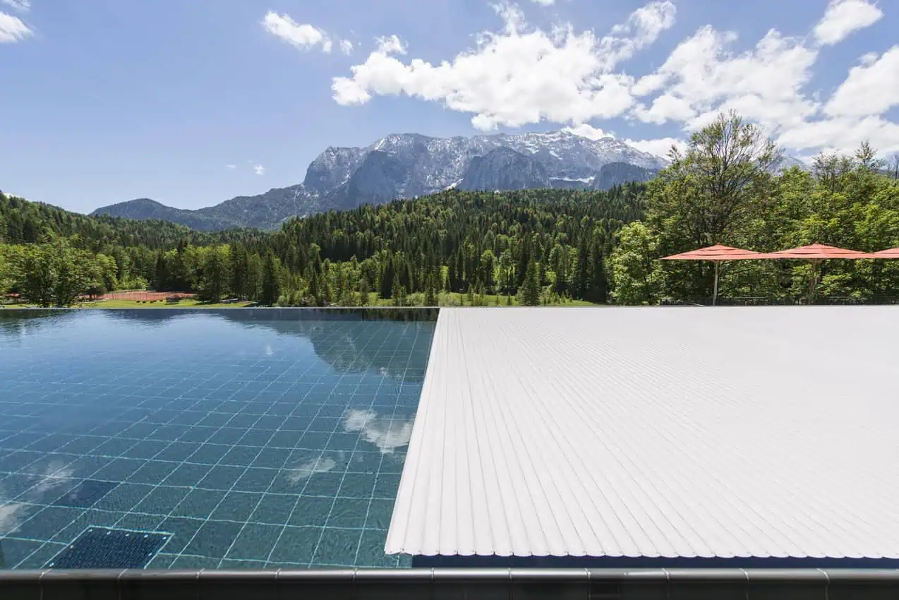 Robustes Poolabdeckungsdesign mit hochwertigen Materialien und deutscher Ingenieurskunst, ideal für Sicherheit und Schutz Ihres Pools.