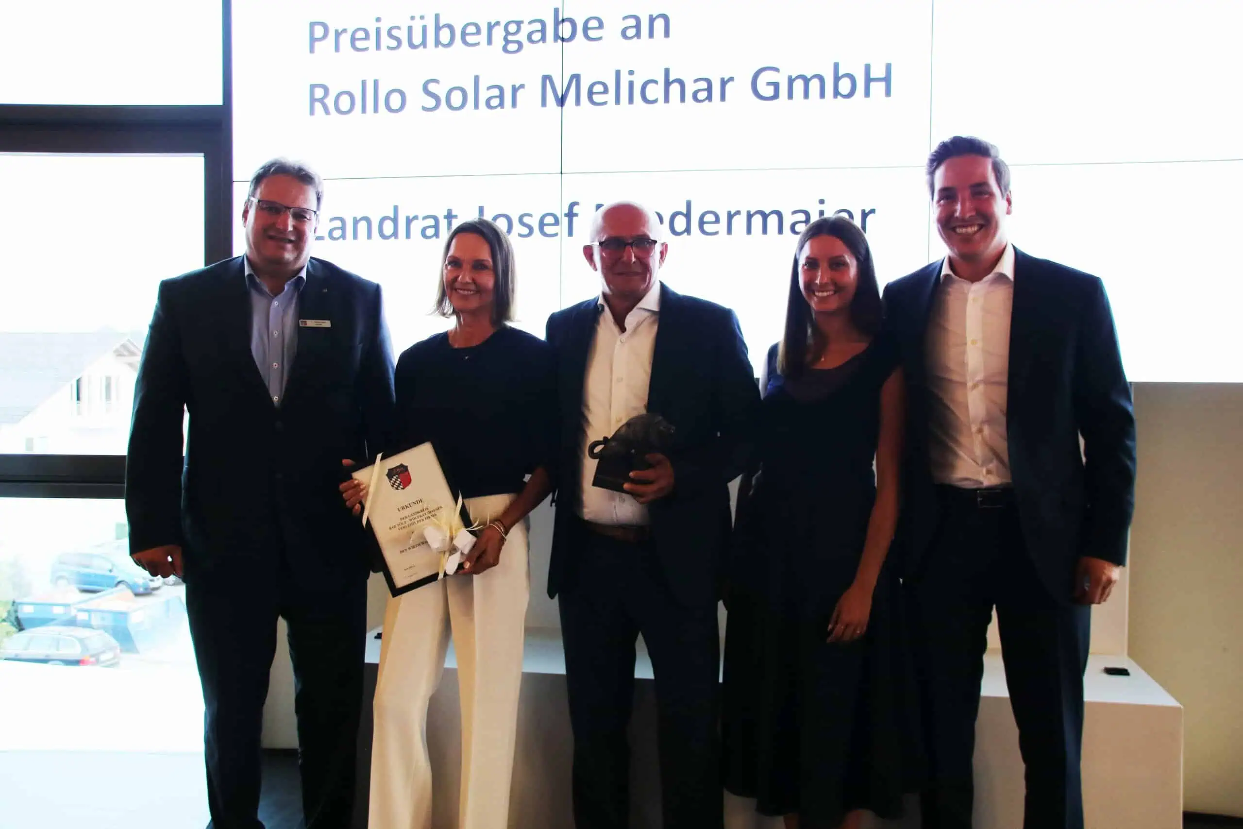 Hochwertiger Poolabdeckungen aus deutscher Produktion, langlebige Materialien, innovative Technik für effizienten Sonnenschutz und Wintersicher.