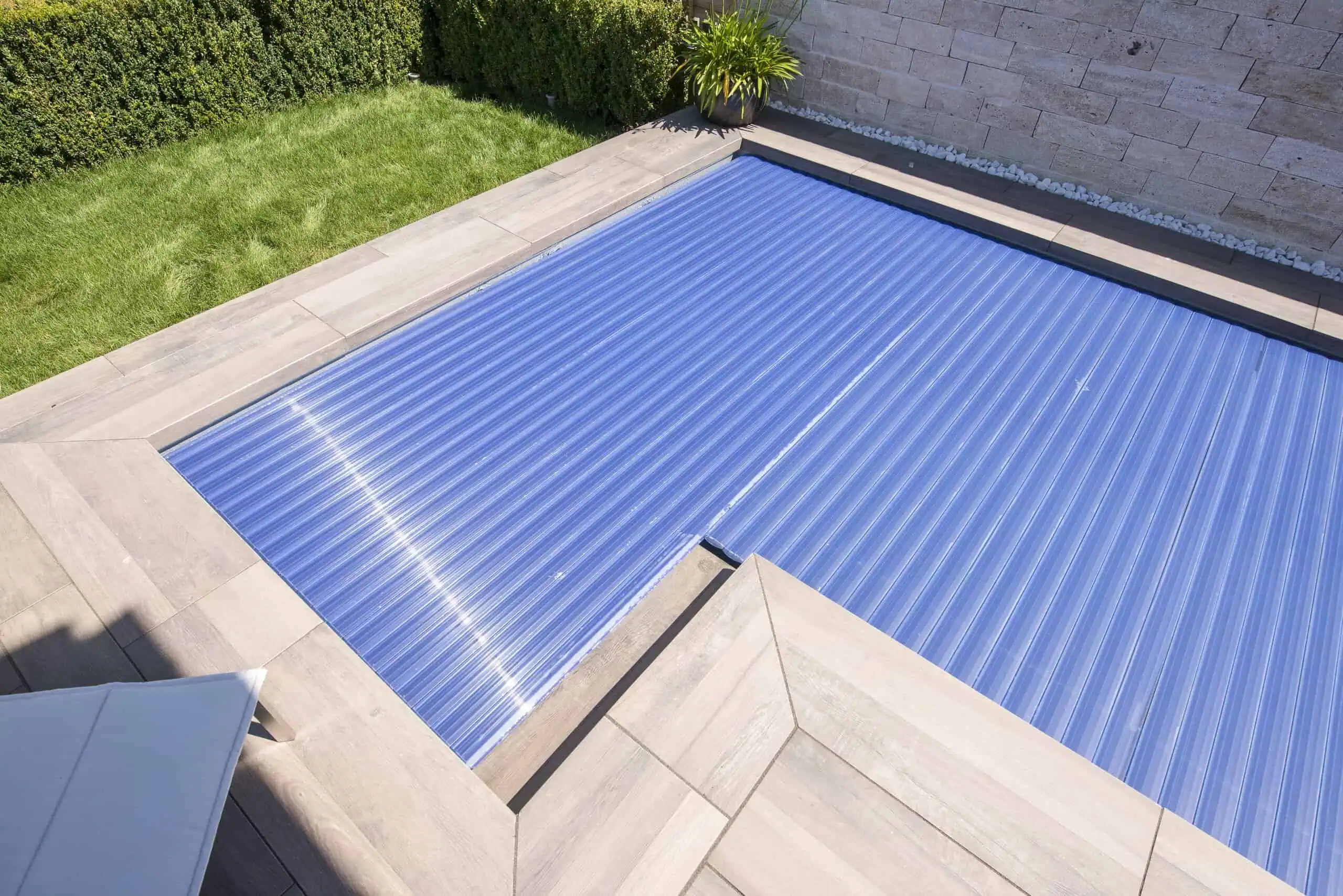 Hochwertiger Solar-Poolüberzug aus robustem Kunststoff, perfekt mit deutschen Qualitätsstandards gefertigt.