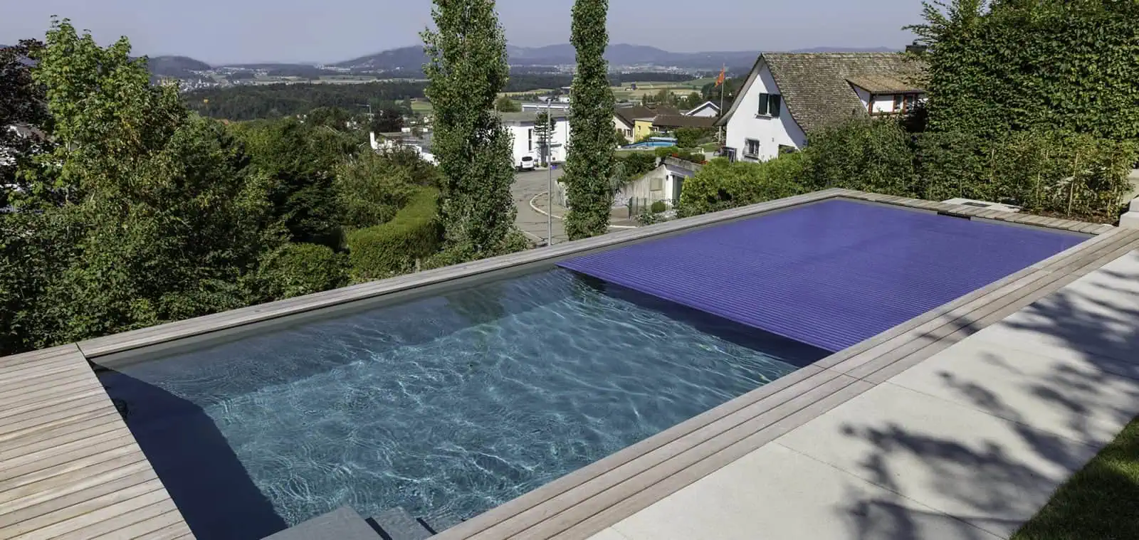 Hochwertiger Solarabdeckungen für Pools, deutsche Ingenieurskunst, langlebige Materialien, effiziente Wärmeisolierung, perfekte Passform, für Sommer und Winter geeignet.