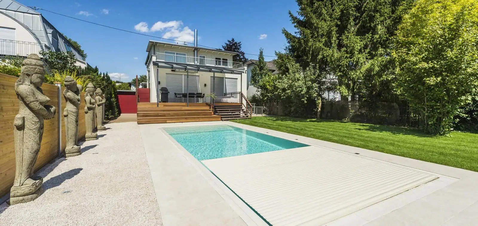 Hochwertiger Poolabdeckungen aus robusten Materialien, ideal für deutsche Gärten, schützt vor Verschmutzungen und Wärmeverlust, perfekt für nachhaltige Poolpflege.