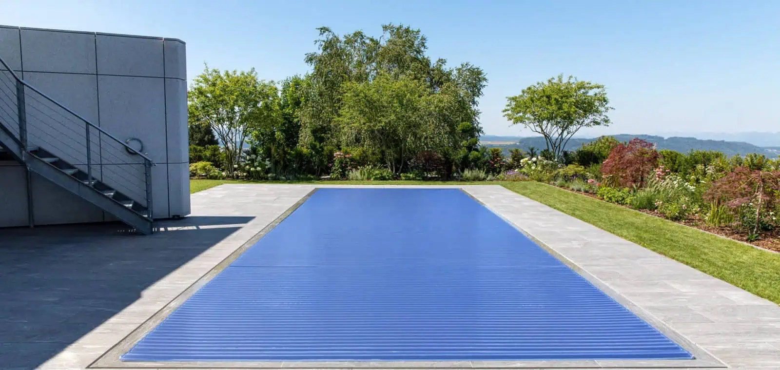 Hochwertiger Poolüberdachung aus robustem, deutschem Design für nachhaltigen Schutz und beste Isolierung.