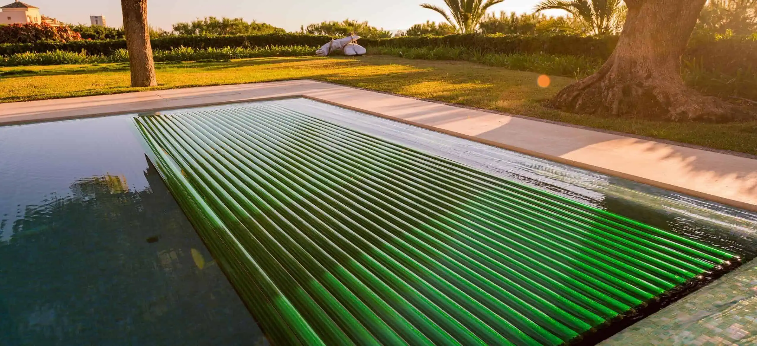 Hochwertiger Poolabdeckungen mit langlebigen, deutschen Qualitätsmaterialien, perfekt für optimalen Schutz und solarer Erwärmung.