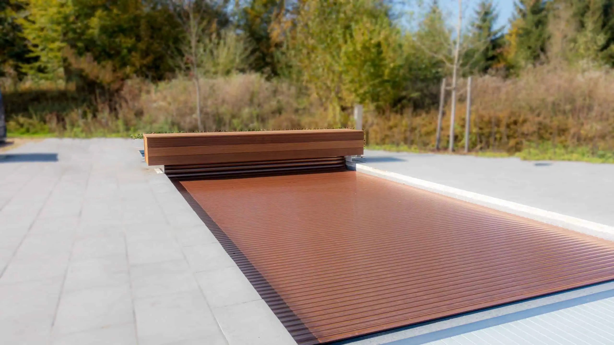 Hochwertiger Poolabdeckungen aus Deutschland, langlebig und witterungsbeständig, ideal für privaten und gewerblichen Einsatz.