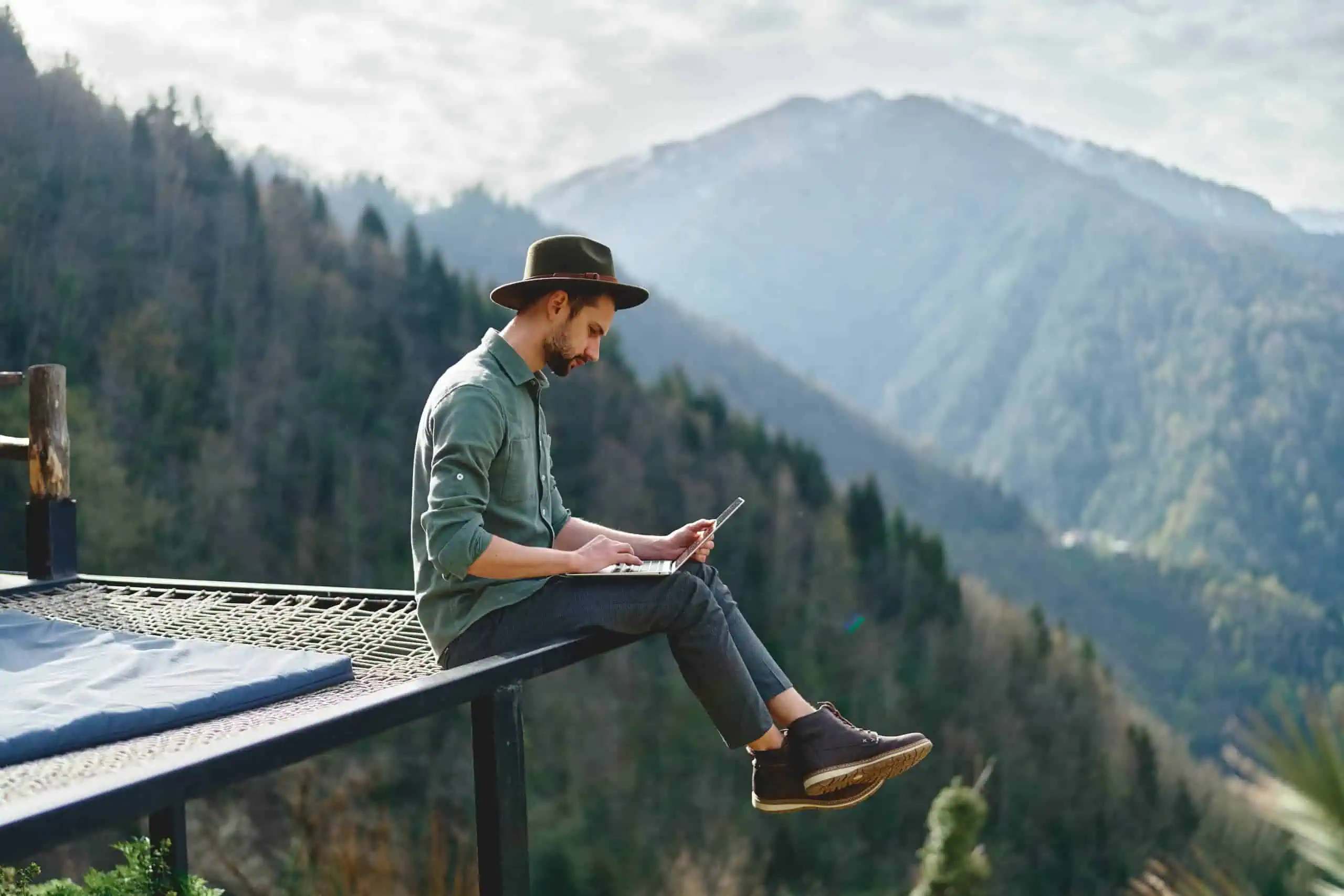 Hochwertiger Poolabdeckungen aus deutschem Premium-Material, umweltfreundlich und langlebig, perfekt für effizientes Sonnensegel-Management in der Natur.
