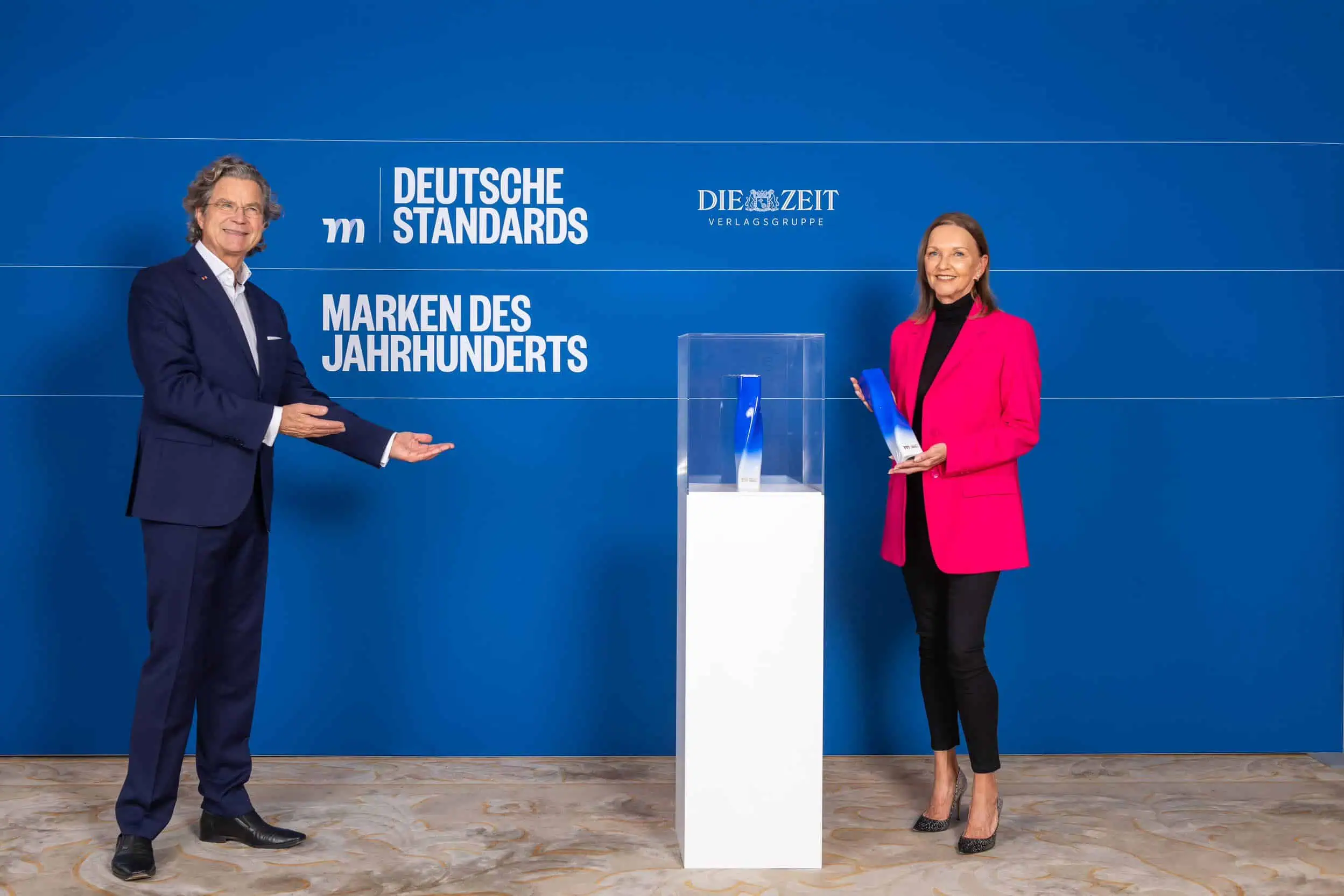 Hocheffiziente Poolabdeckungen aus hochwertigem Material, deutsche Ingenieurskunst, sichere und langlebige Lösung für Ihren Pool.